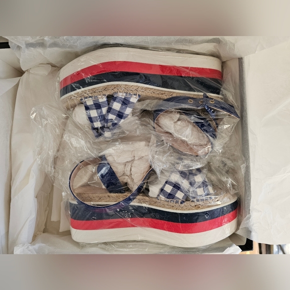 Gucci Patent Leather and Gingham Platform Sandals, 39 - Picture 9 of 10
